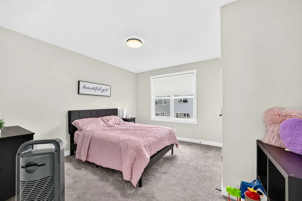 427 Kinniburgh Loop Chestermere AB T1X 3C4