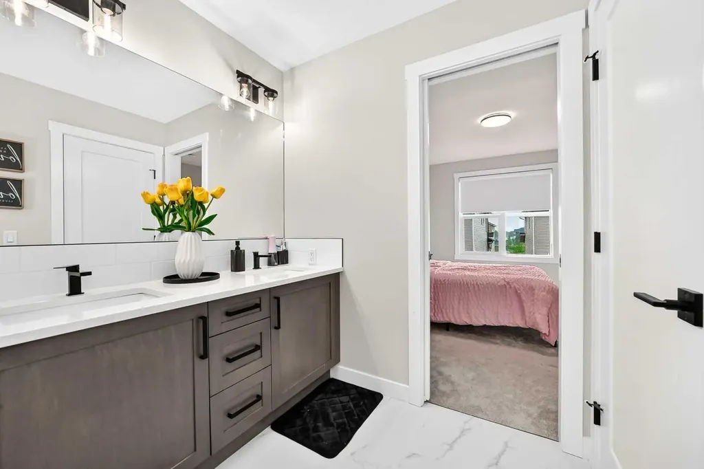 427 Kinniburgh Loop Chestermere AB T1X 3C4