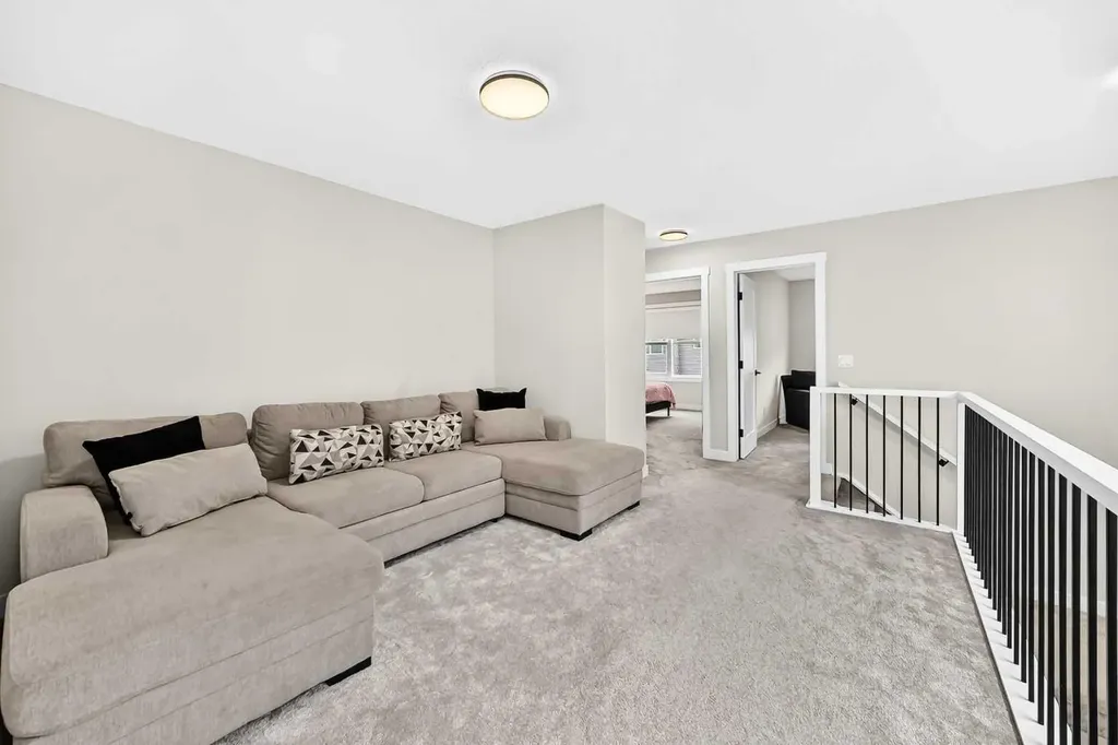 427 Kinniburgh Loop Chestermere AB T1X 3C4