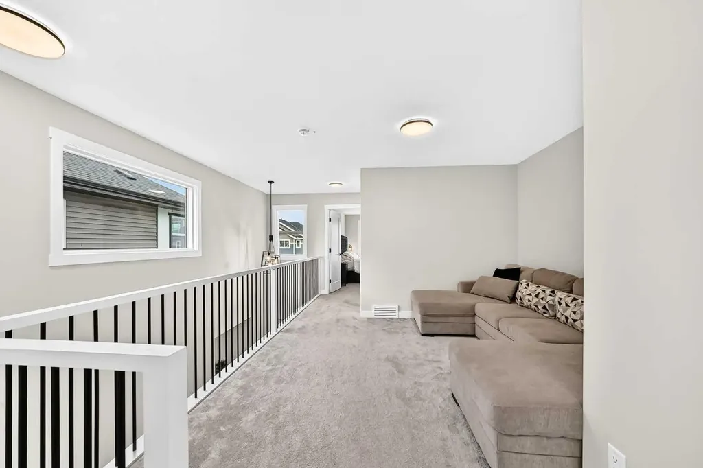 427 Kinniburgh Loop Chestermere AB T1X 3C4