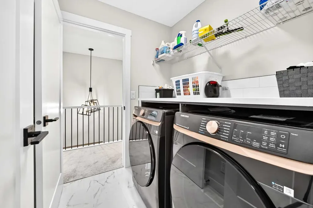 427 Kinniburgh Loop Chestermere AB T1X 3C4