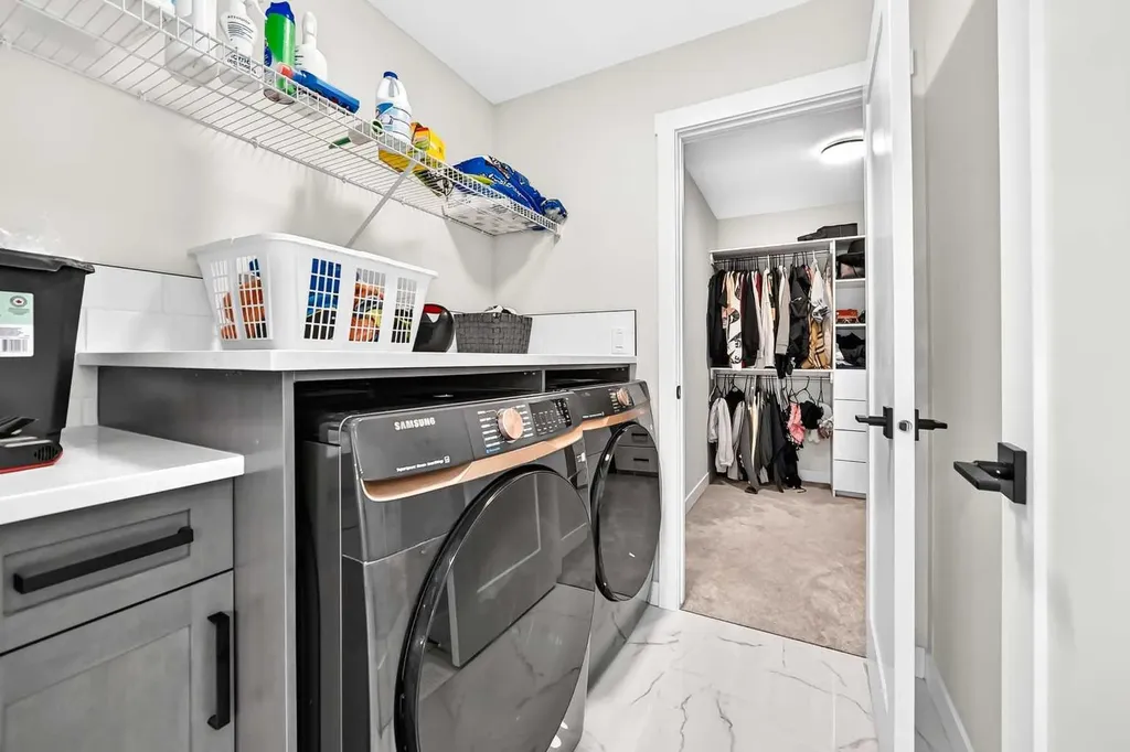 427 Kinniburgh Loop Chestermere AB T1X 3C4
