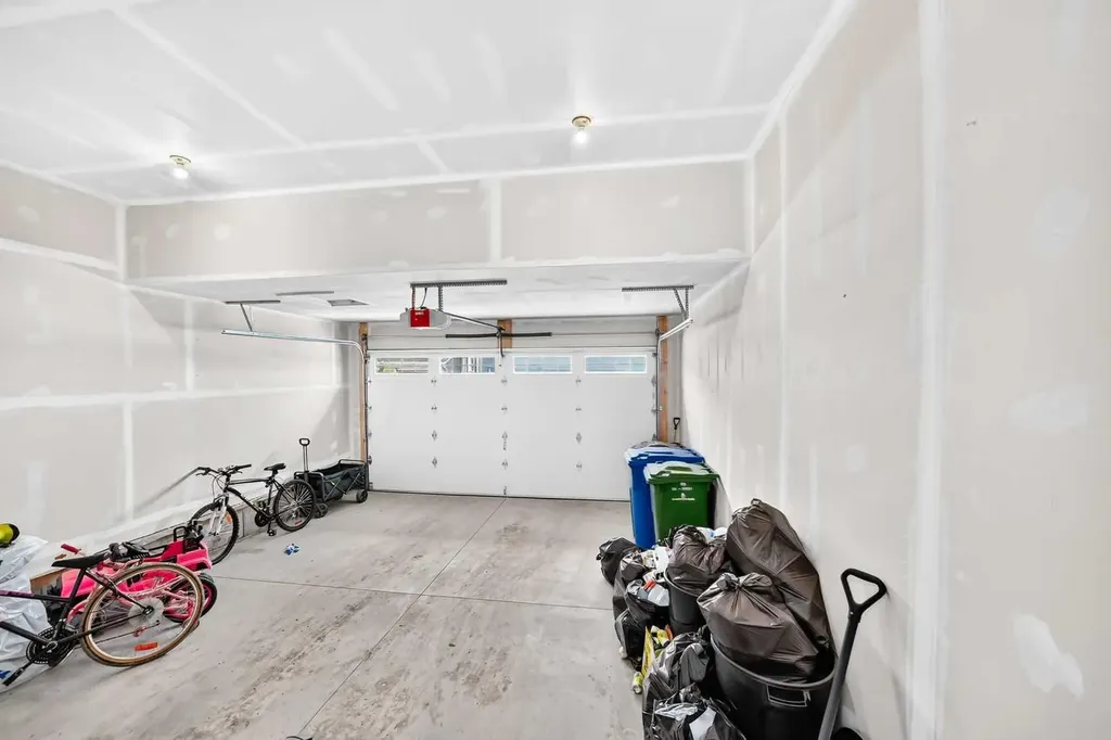 427 Kinniburgh Loop Chestermere AB T1X 3C4