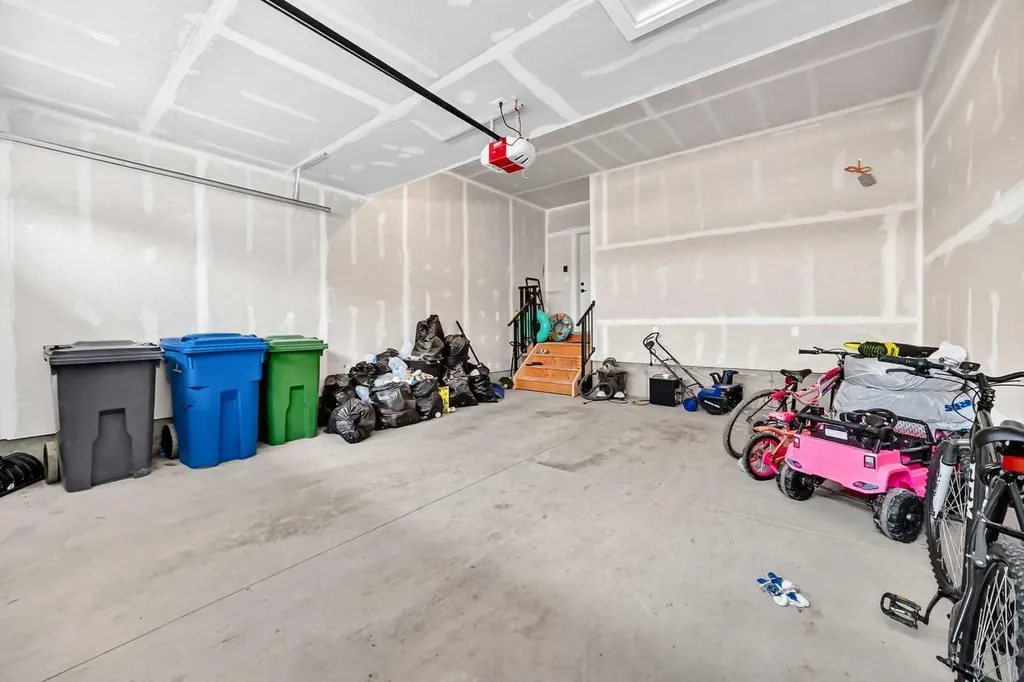 427 Kinniburgh Loop Chestermere AB T1X 3C4