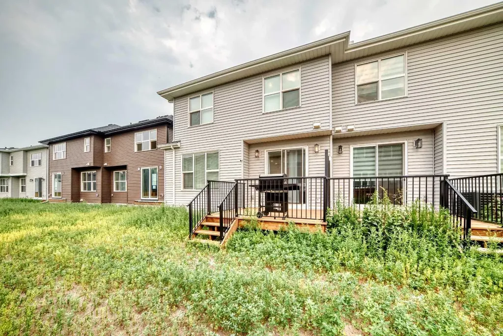 427 Kinniburgh Loop Chestermere AB T1X 3C4