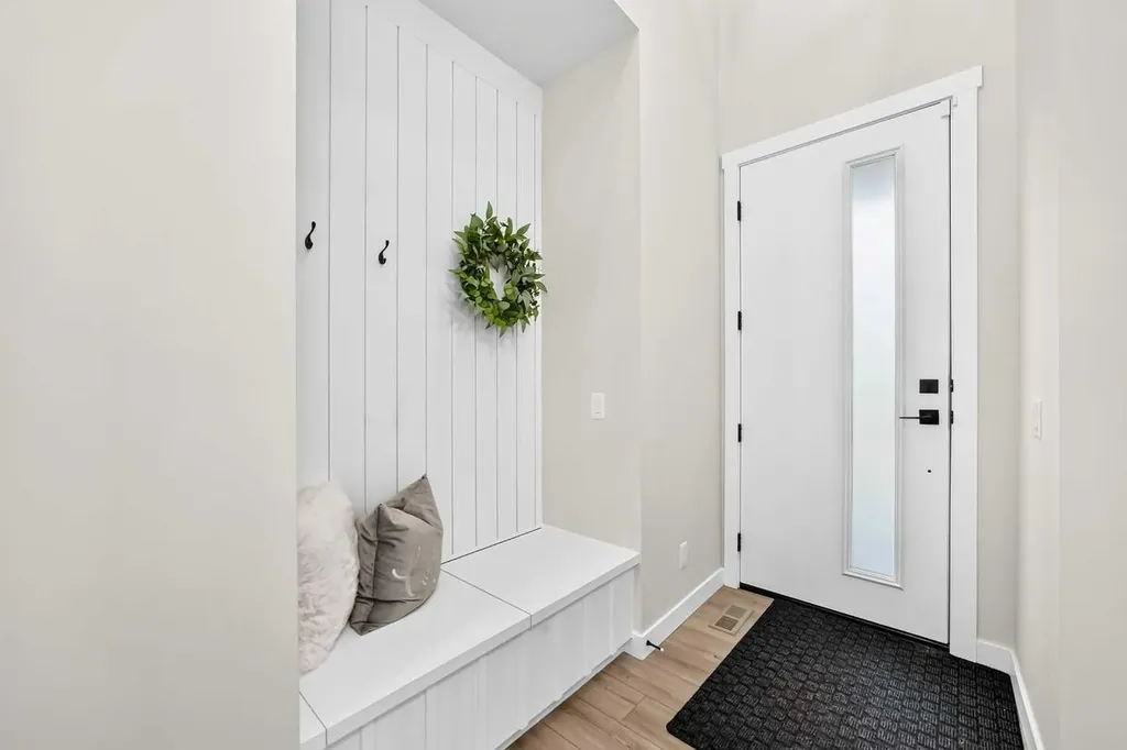 427 Kinniburgh Loop Chestermere AB T1X 3C4