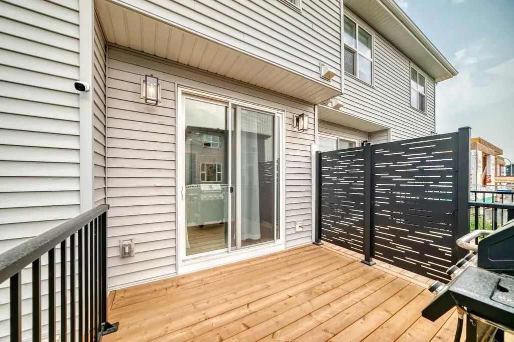427 Kinniburgh Loop Chestermere AB T1X 3C4