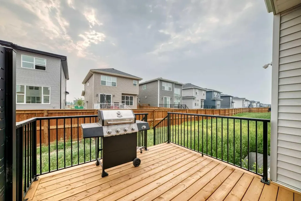 427 Kinniburgh Loop Chestermere AB T1X 3C4