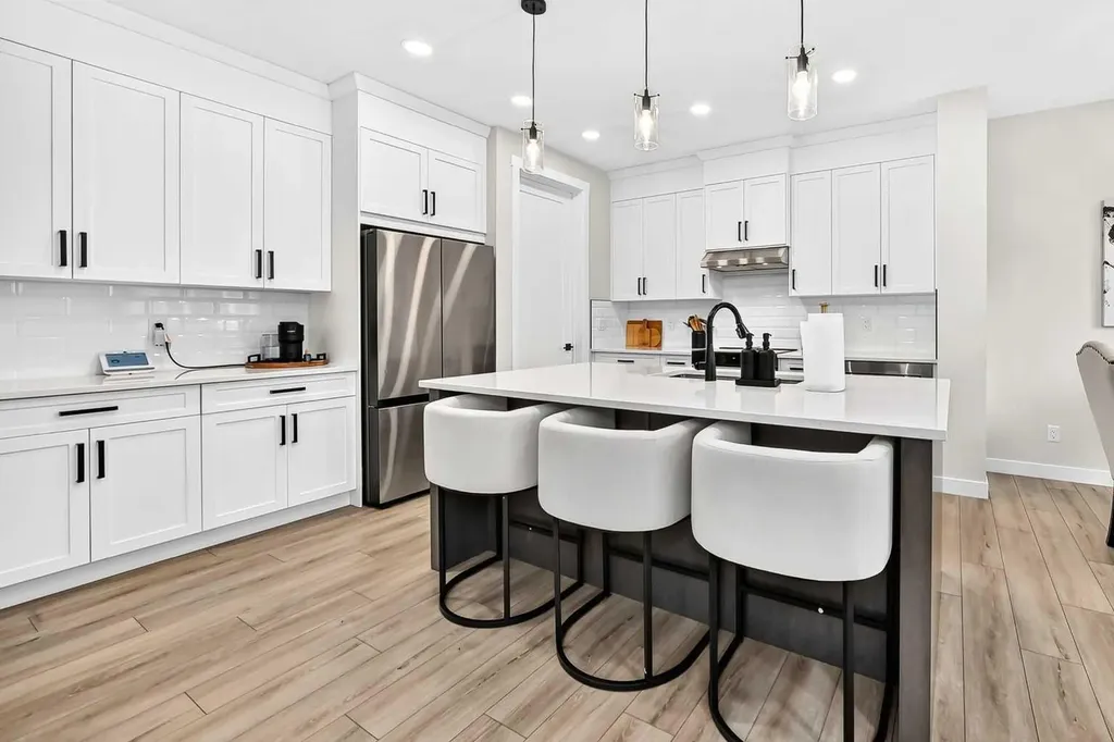 427 Kinniburgh Loop Chestermere AB T1X 3C4