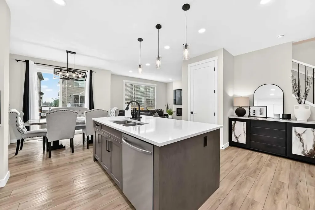 427 Kinniburgh Loop Chestermere AB T1X 3C4