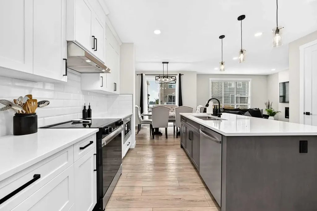 427 Kinniburgh Loop Chestermere AB T1X 3C4