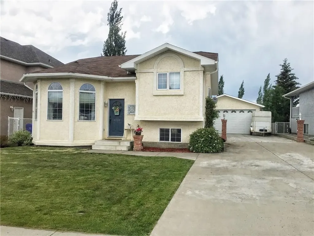 6206 Davis Place Olds AB T4H 1V8