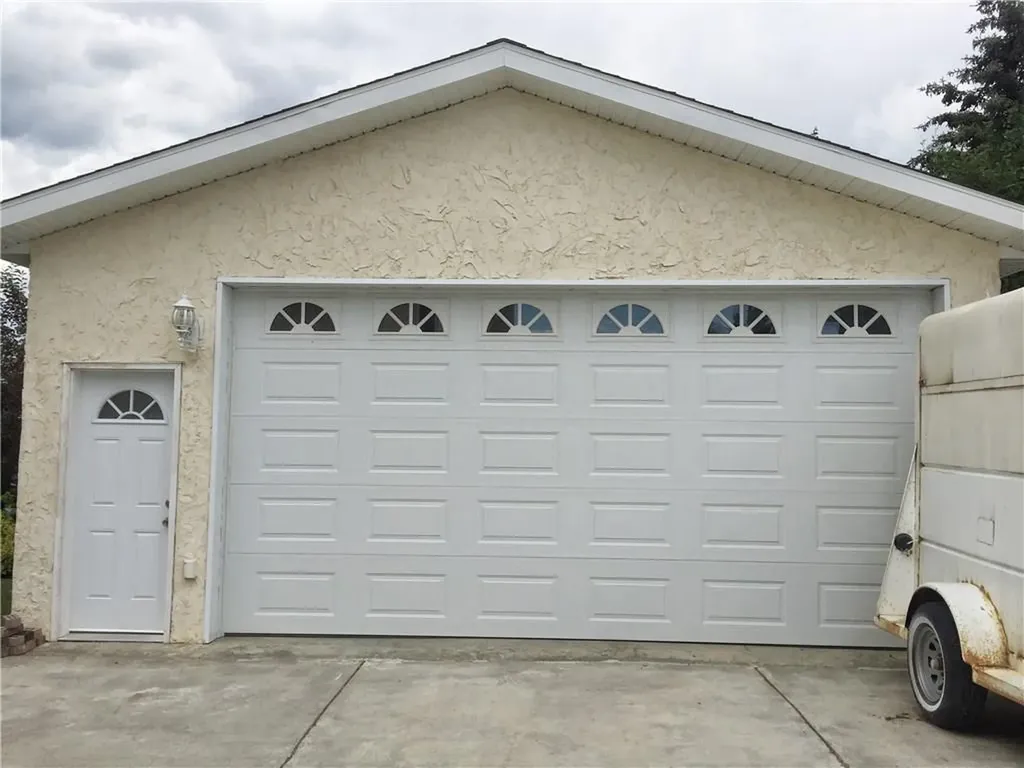 6206 Davis Place Olds AB T4H 1V8