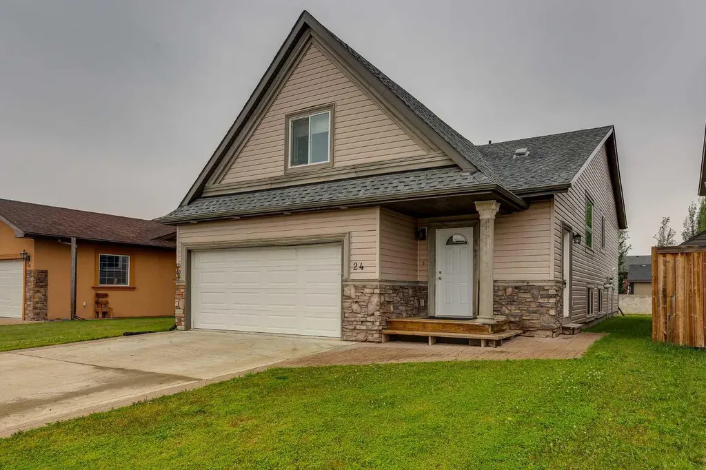 24 Mackenzie Crescent Lacombe AB T4L 0B2