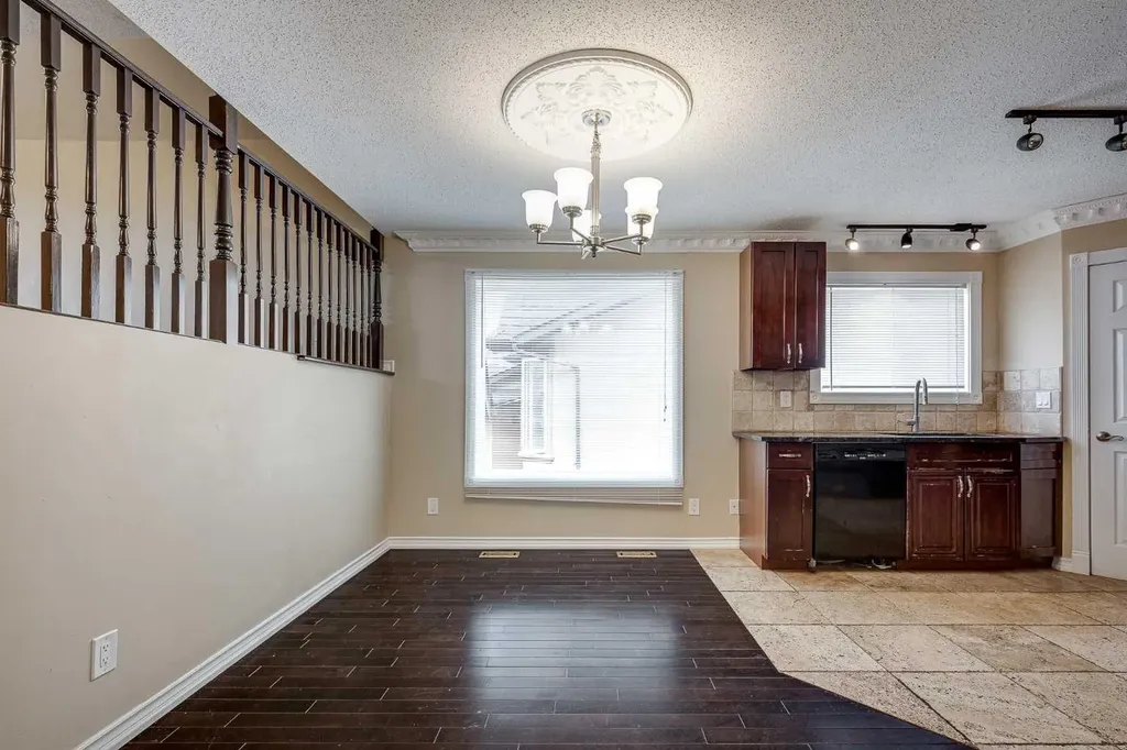 24 Mackenzie Crescent Lacombe AB T4L 0B2