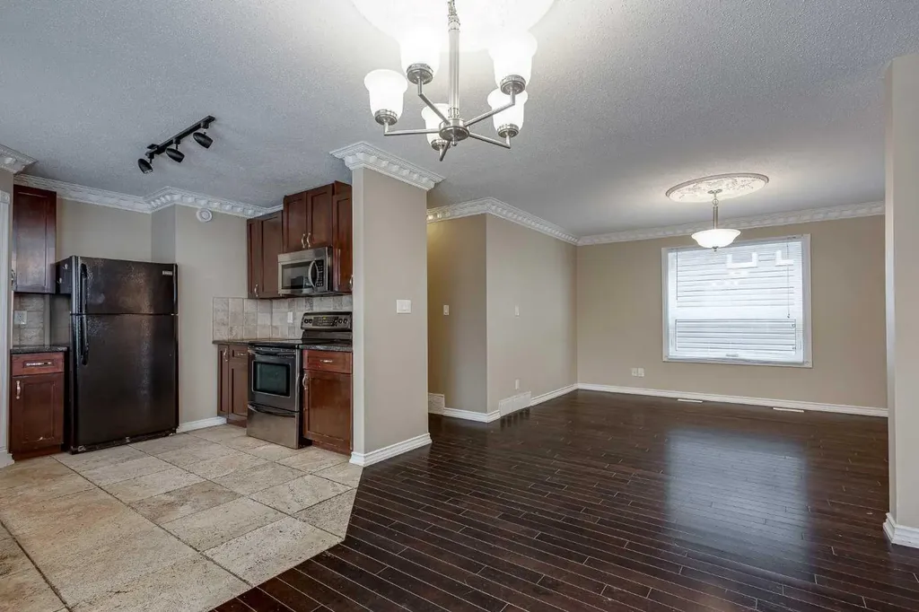 24 Mackenzie Crescent Lacombe AB T4L 0B2