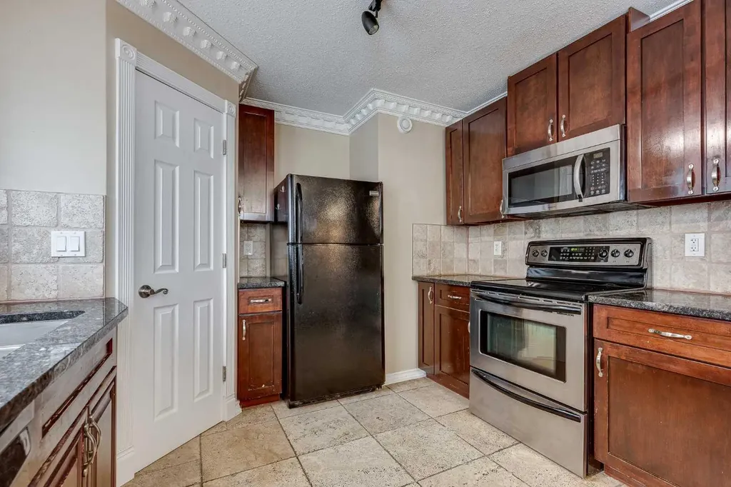 24 Mackenzie Crescent Lacombe AB T4L 0B2