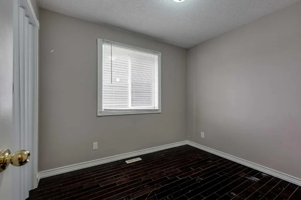 24 Mackenzie Crescent Lacombe AB T4L 0B2