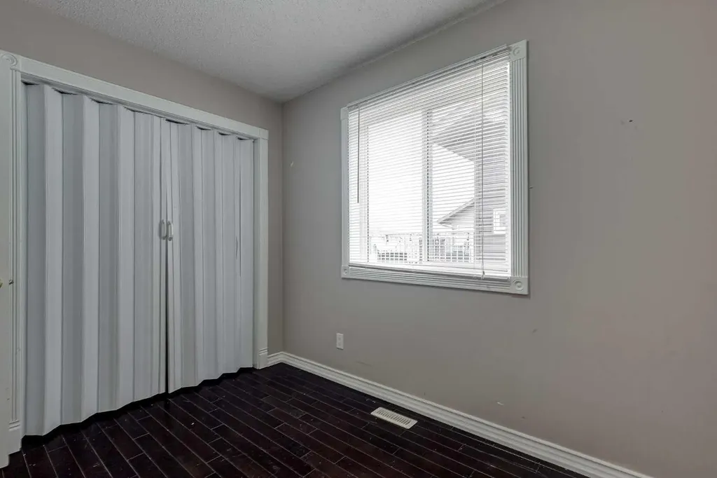24 Mackenzie Crescent Lacombe AB T4L 0B2
