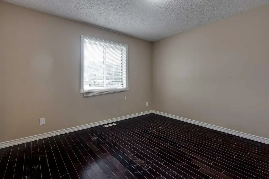 24 Mackenzie Crescent Lacombe AB T4L 0B2
