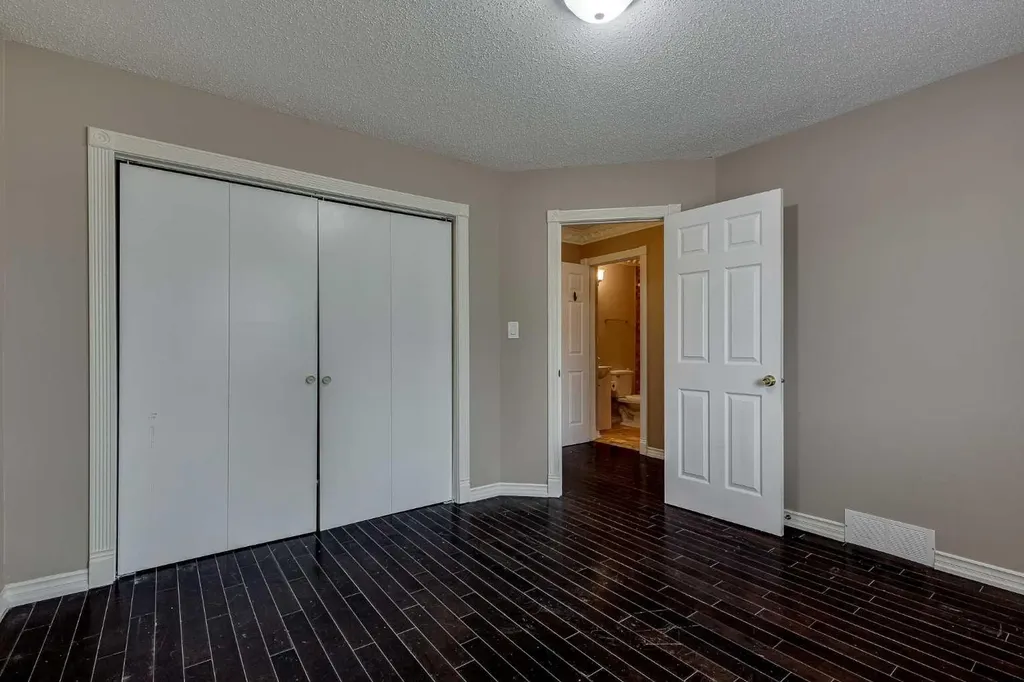 24 Mackenzie Crescent Lacombe AB T4L 0B2