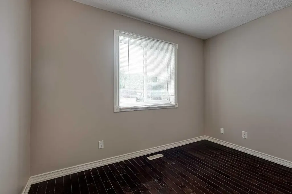 24 Mackenzie Crescent Lacombe AB T4L 0B2