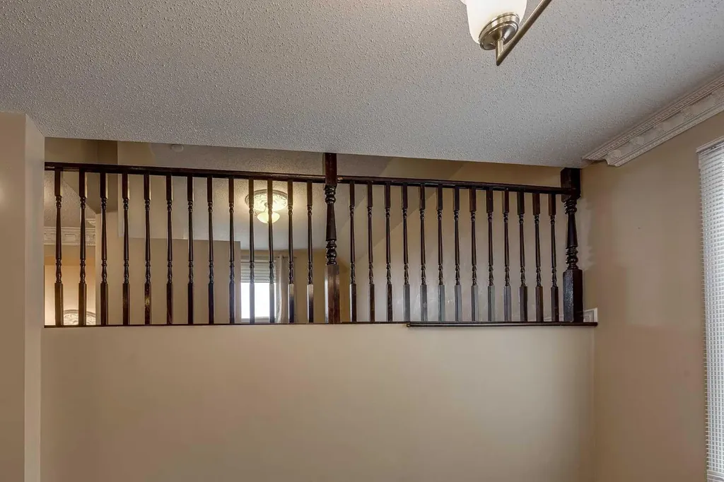 24 Mackenzie Crescent Lacombe AB T4L 0B2