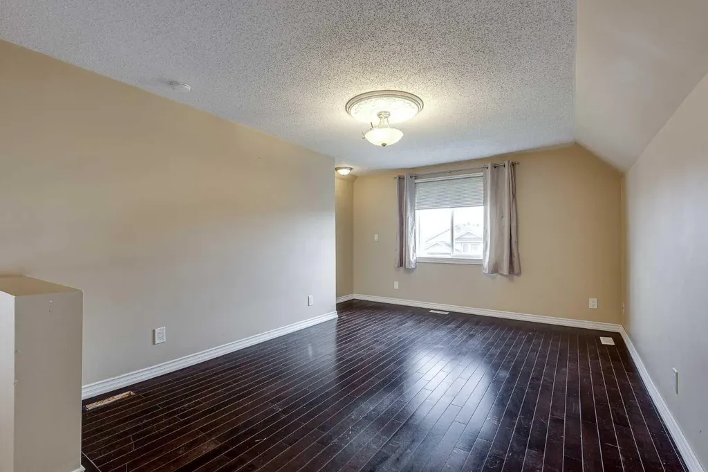 24 Mackenzie Crescent Lacombe AB T4L 0B2