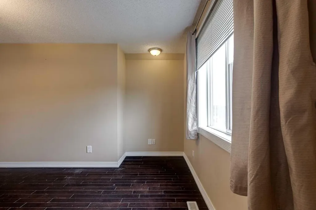 24 Mackenzie Crescent Lacombe AB T4L 0B2