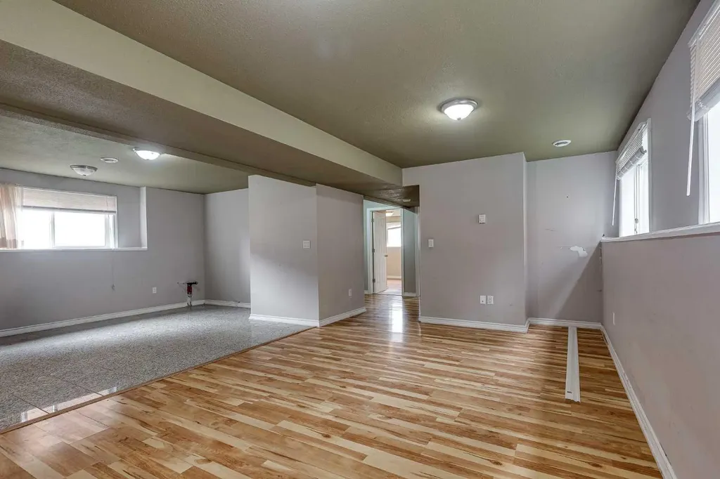24 Mackenzie Crescent Lacombe AB T4L 0B2