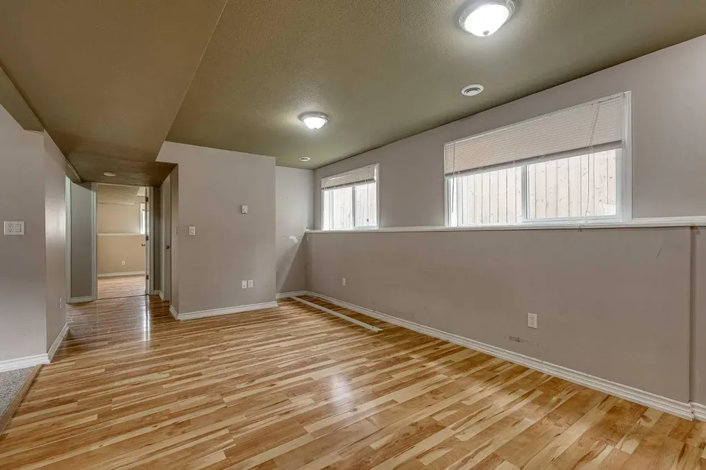 24 Mackenzie Crescent Lacombe AB T4L 0B2