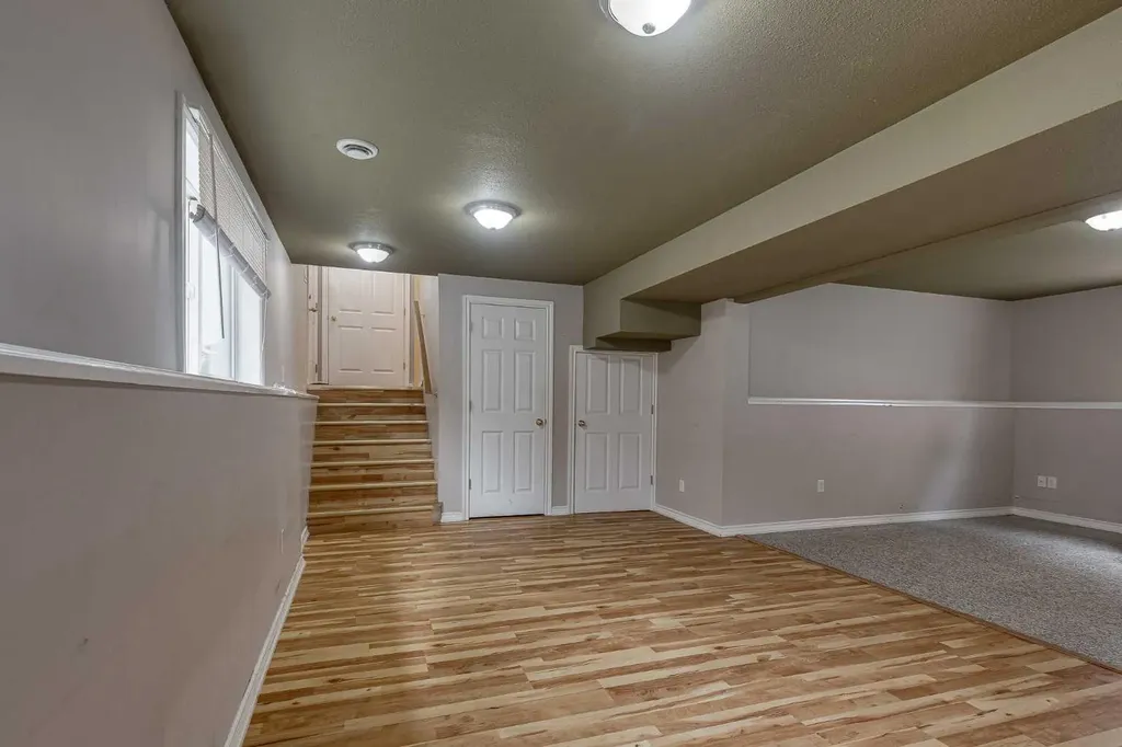 24 Mackenzie Crescent Lacombe AB T4L 0B2