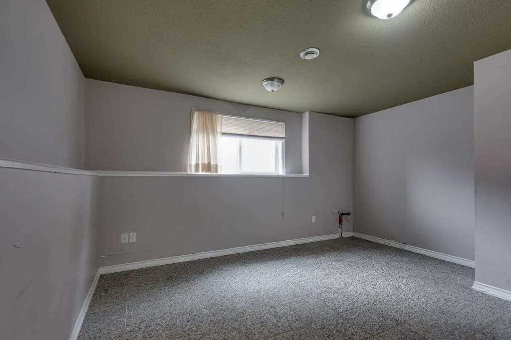 24 Mackenzie Crescent Lacombe AB T4L 0B2