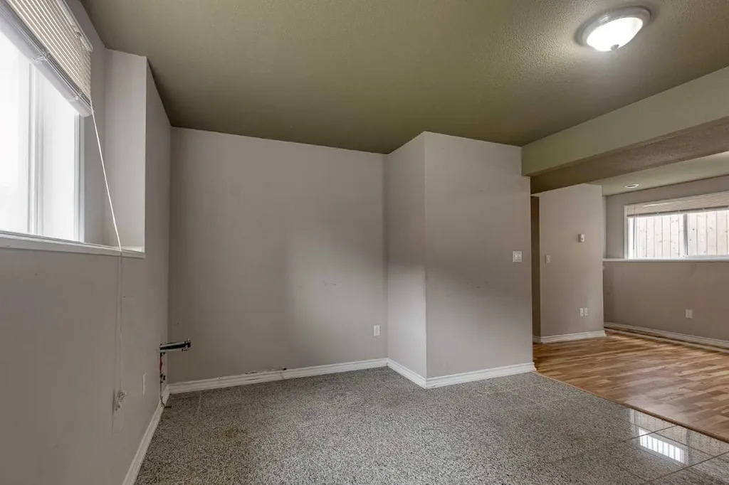 24 Mackenzie Crescent Lacombe AB T4L 0B2