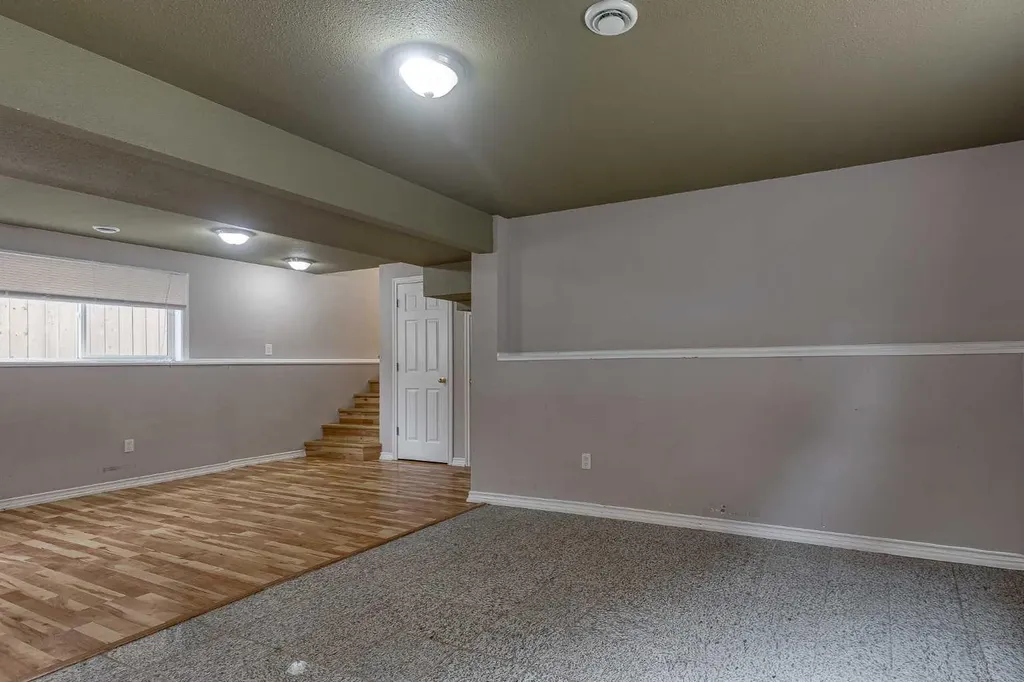 24 Mackenzie Crescent Lacombe AB T4L 0B2
