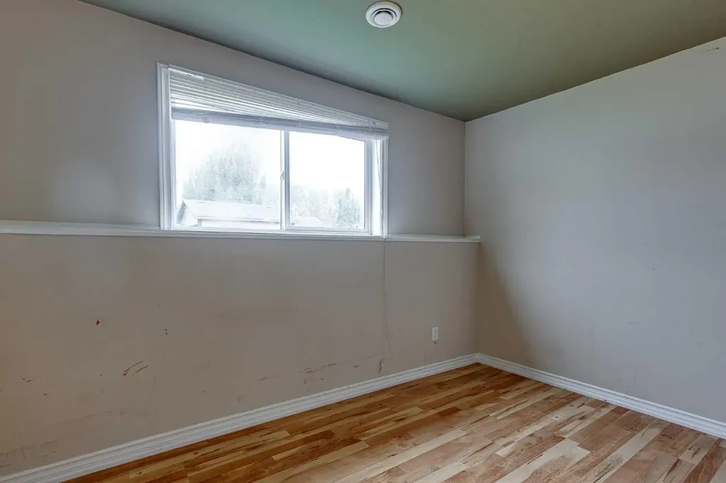 24 Mackenzie Crescent Lacombe AB T4L 0B2