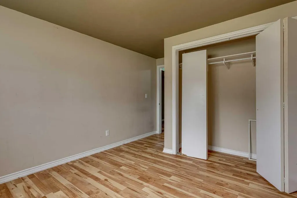 24 Mackenzie Crescent Lacombe AB T4L 0B2