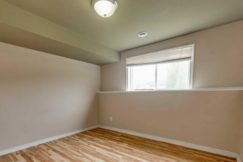 24 Mackenzie Crescent Lacombe AB T4L 0B2