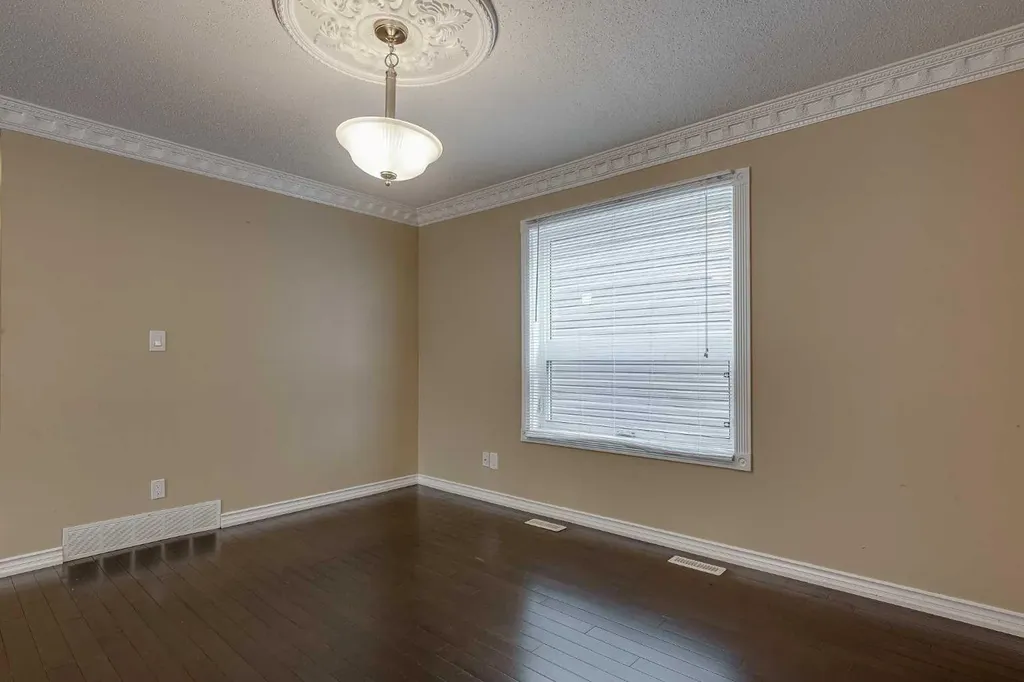 24 Mackenzie Crescent Lacombe AB T4L 0B2