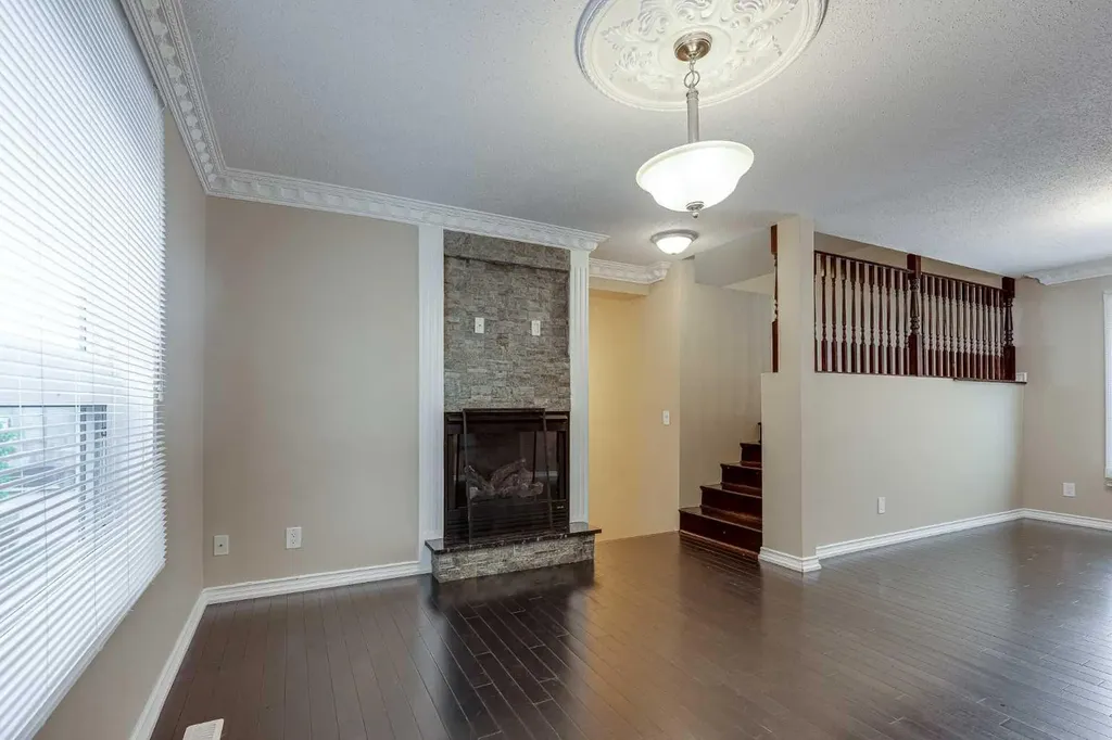 24 Mackenzie Crescent Lacombe AB T4L 0B2
