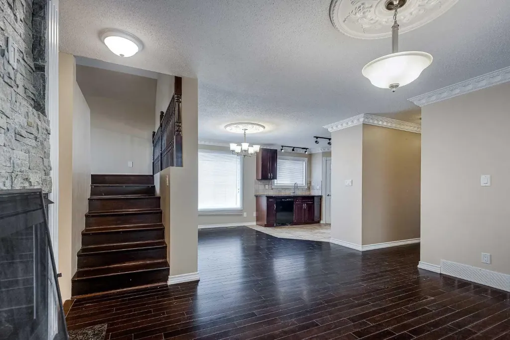 24 Mackenzie Crescent Lacombe AB T4L 0B2