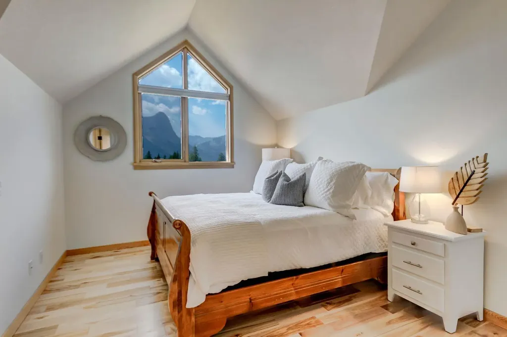 300 Eagle Terrace Road Canmore AB T1W 3E5