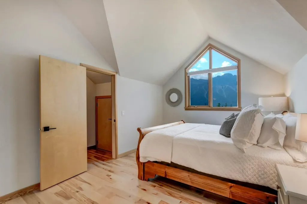 300 Eagle Terrace Road Canmore AB T1W 3E5