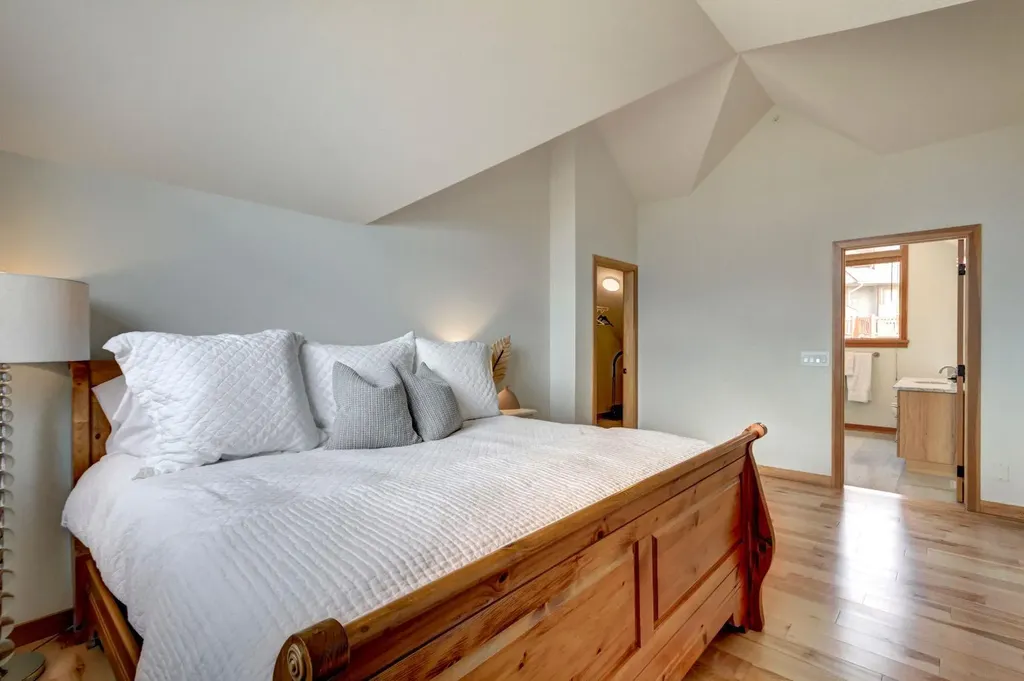 300 Eagle Terrace Road Canmore AB T1W 3E5