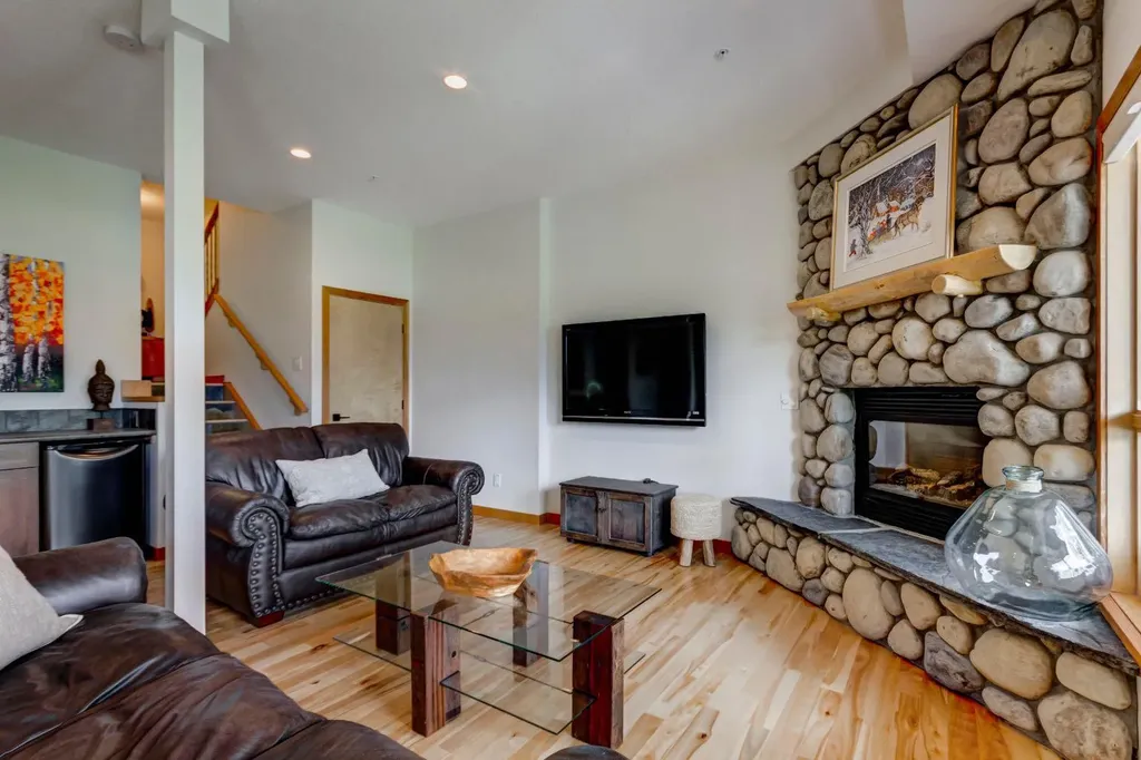 300 Eagle Terrace Road Canmore AB T1W 3E5