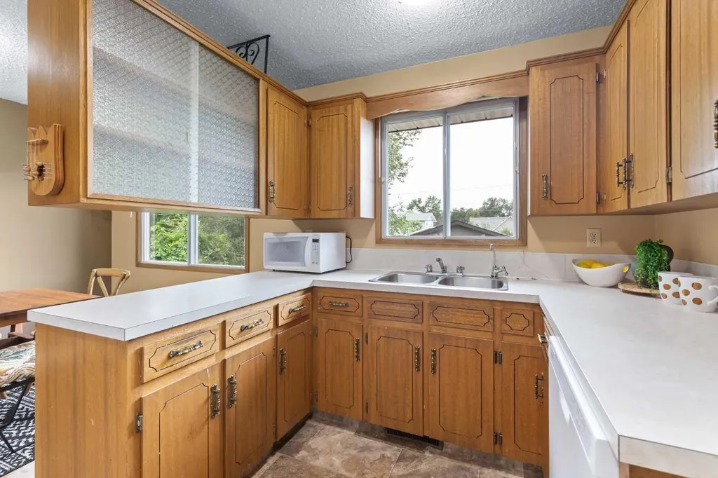 447 8 Street SE Medicine Hat AB T1A1L8