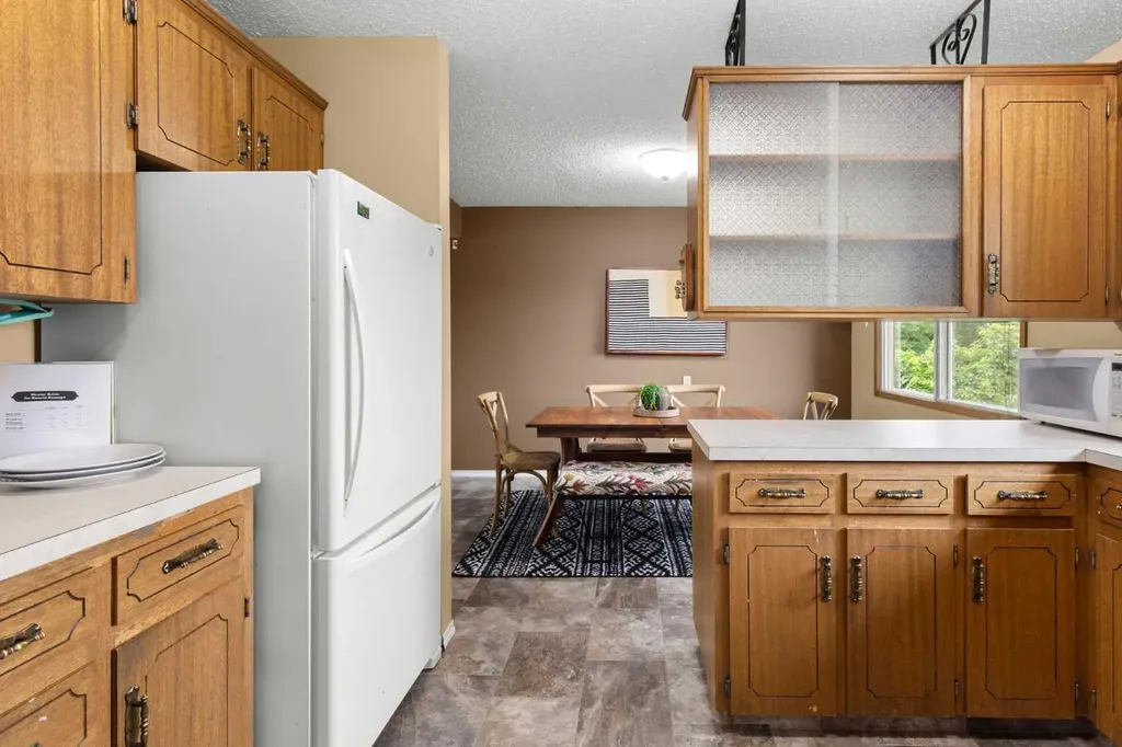 447 8 Street SE Medicine Hat AB T1A1L8
