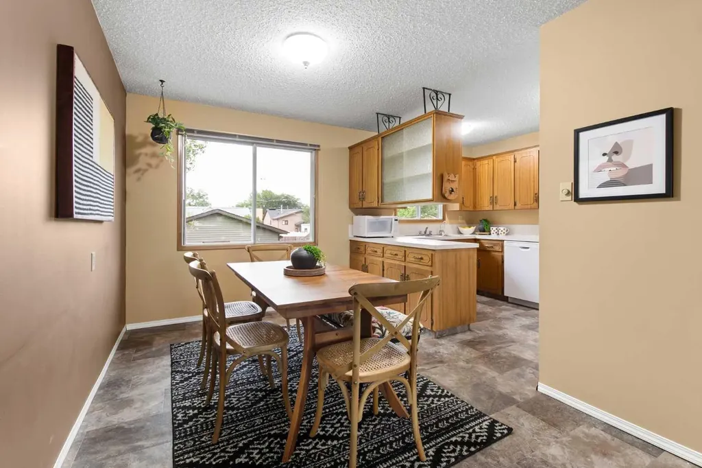 447 8 Street SE Medicine Hat AB T1A1L8