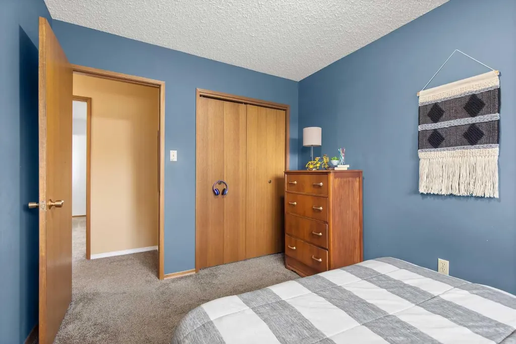 447 8 Street SE Medicine Hat AB T1A1L8