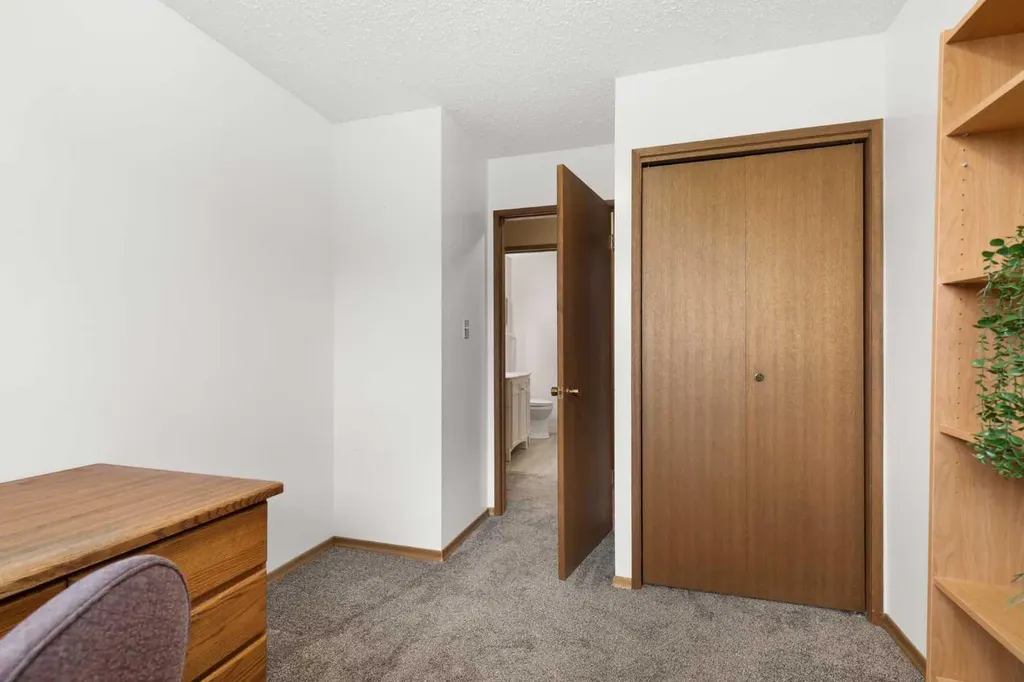 447 8 Street SE Medicine Hat AB T1A1L8